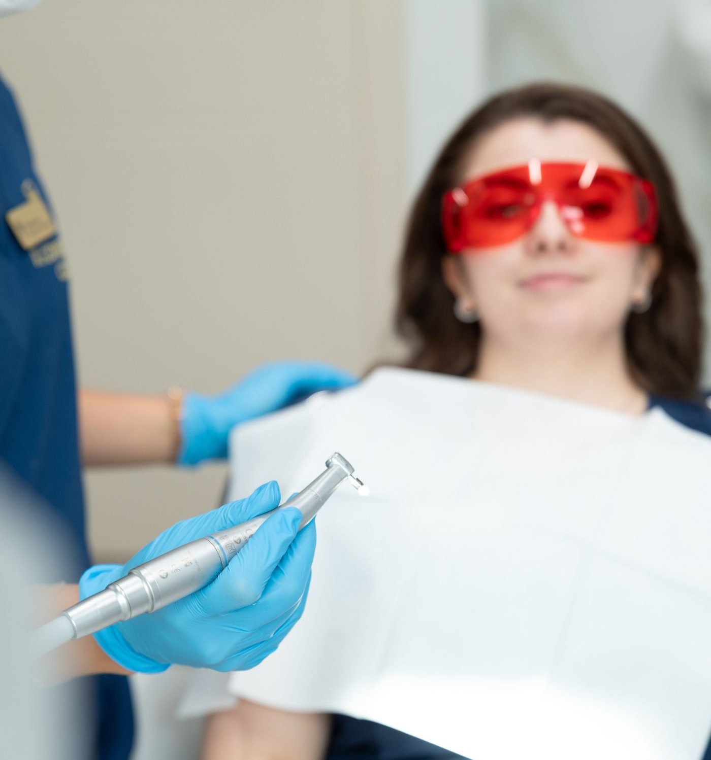 Pacjentka podczas leczenia stomatologicznego w Kazimierczak Clinic